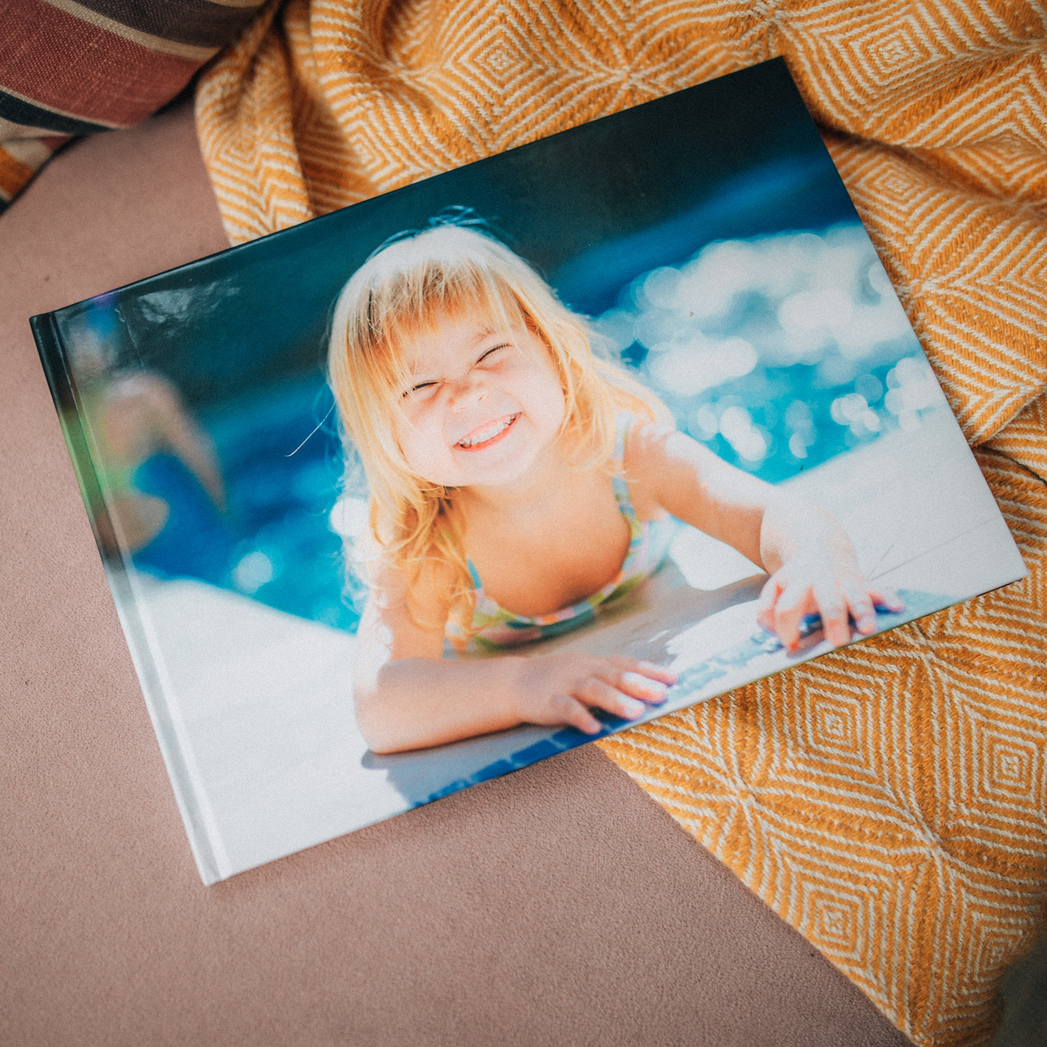 Fotokniha s tvrdými deskami A4 na šířku